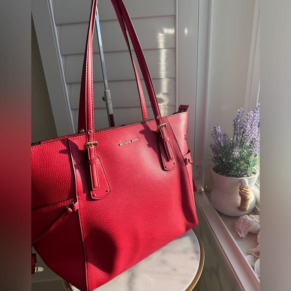 MICHAEL KORS VOYAGER EAST WEST MK SIGNATURE TOTE SHOULDER BAG - Picture 15 of 17